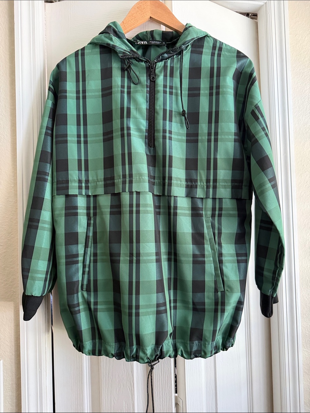 NWOT Green Plaid Hooded Women’s jacket - Lightweight Windbreaker